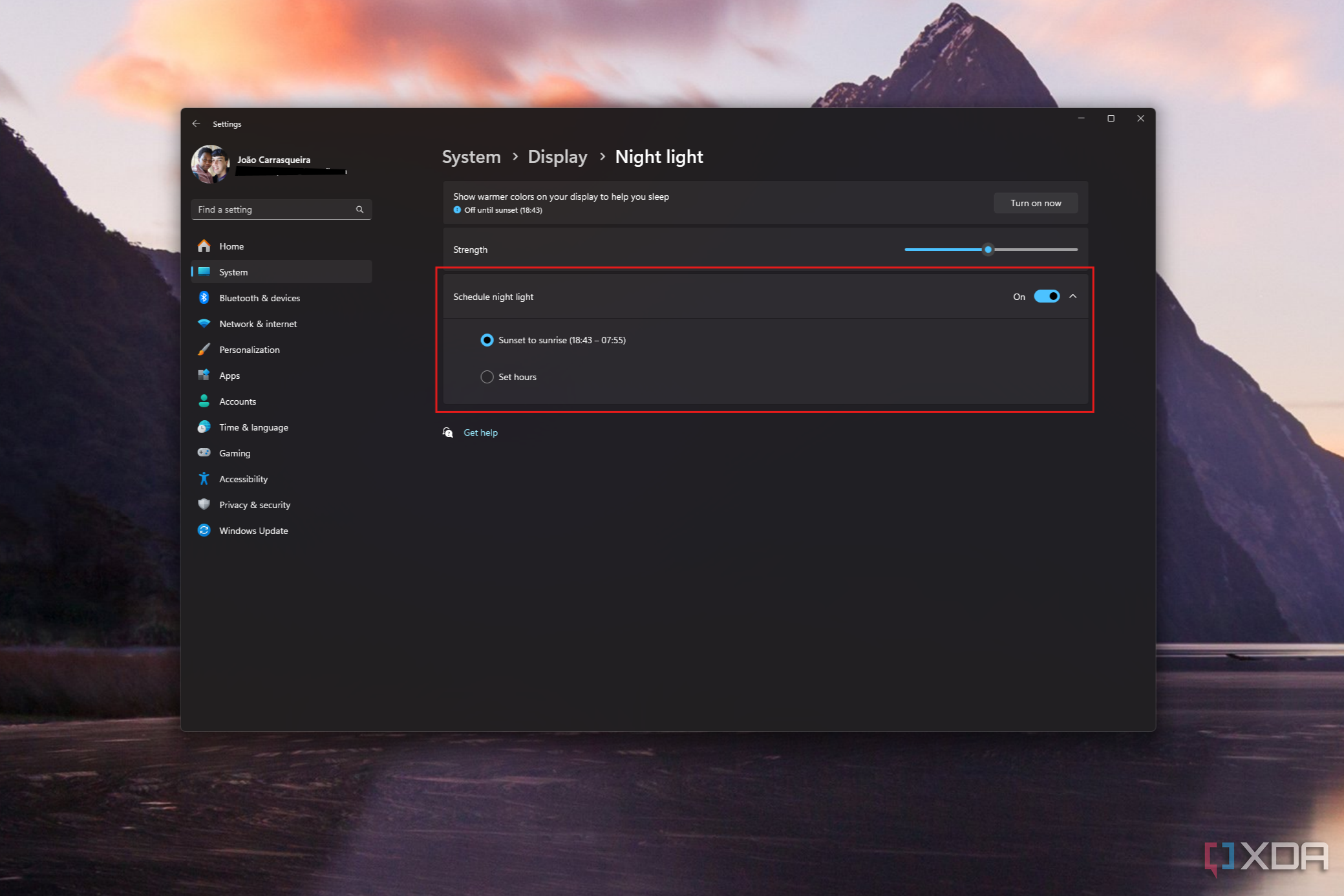 Captura de pantalla de la configuración de luz nocturna de Windows 11 con las opciones de programación resaltadas