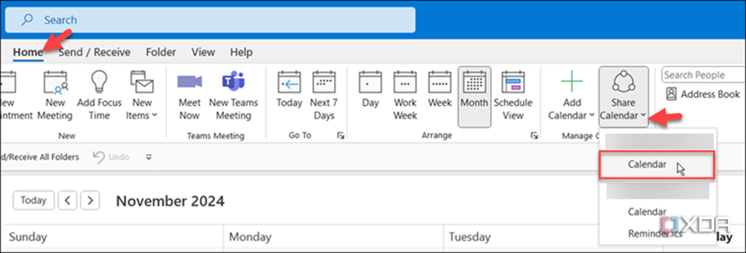 Captura de pantalla que muestra cómo seleccionar la pestaña Inicio y hacer clic en el botón Compartir calendario en la cinta de Outlook 365