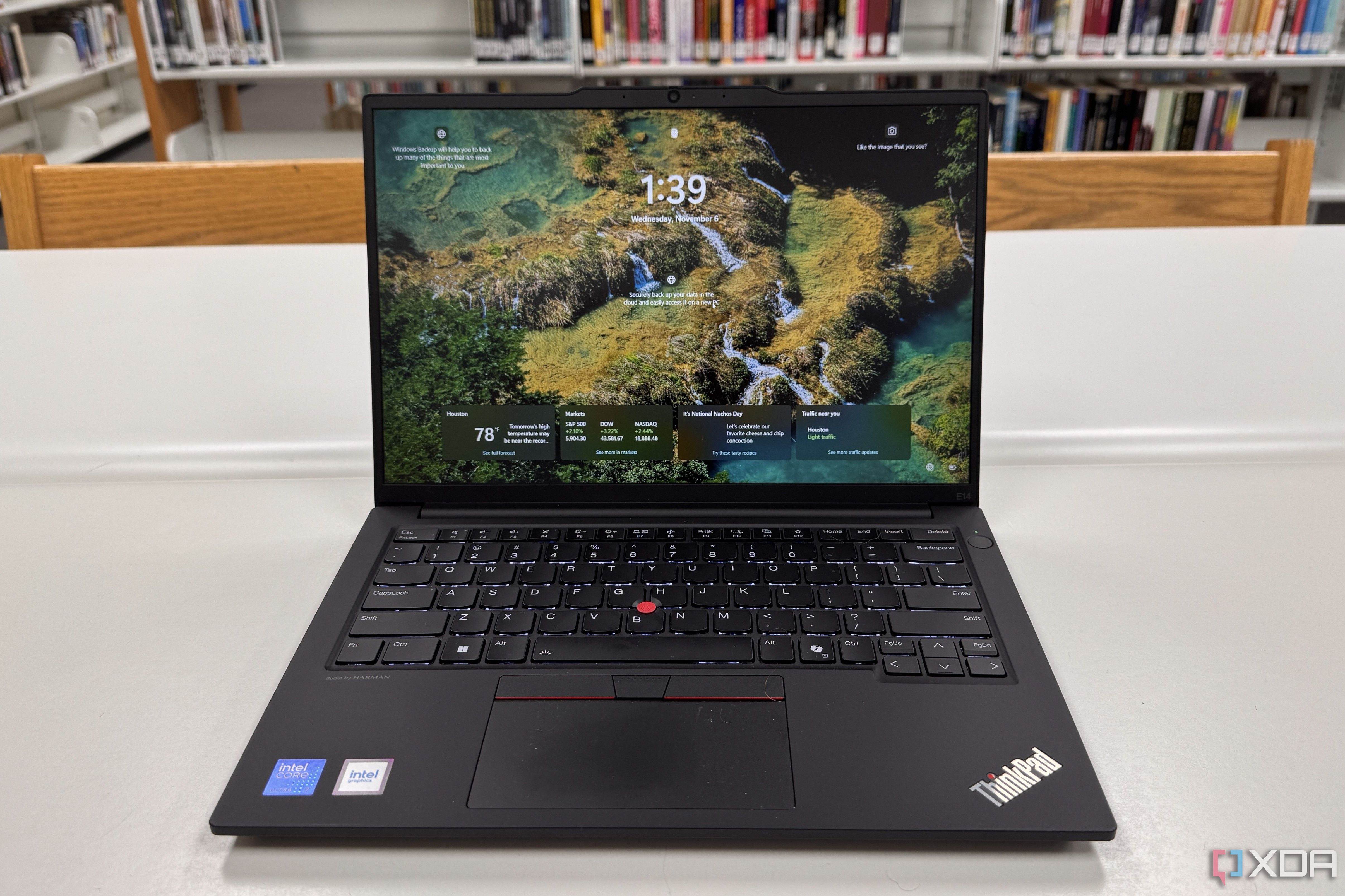 Lenovo-ThinkPad-E14-Gen6-abierto