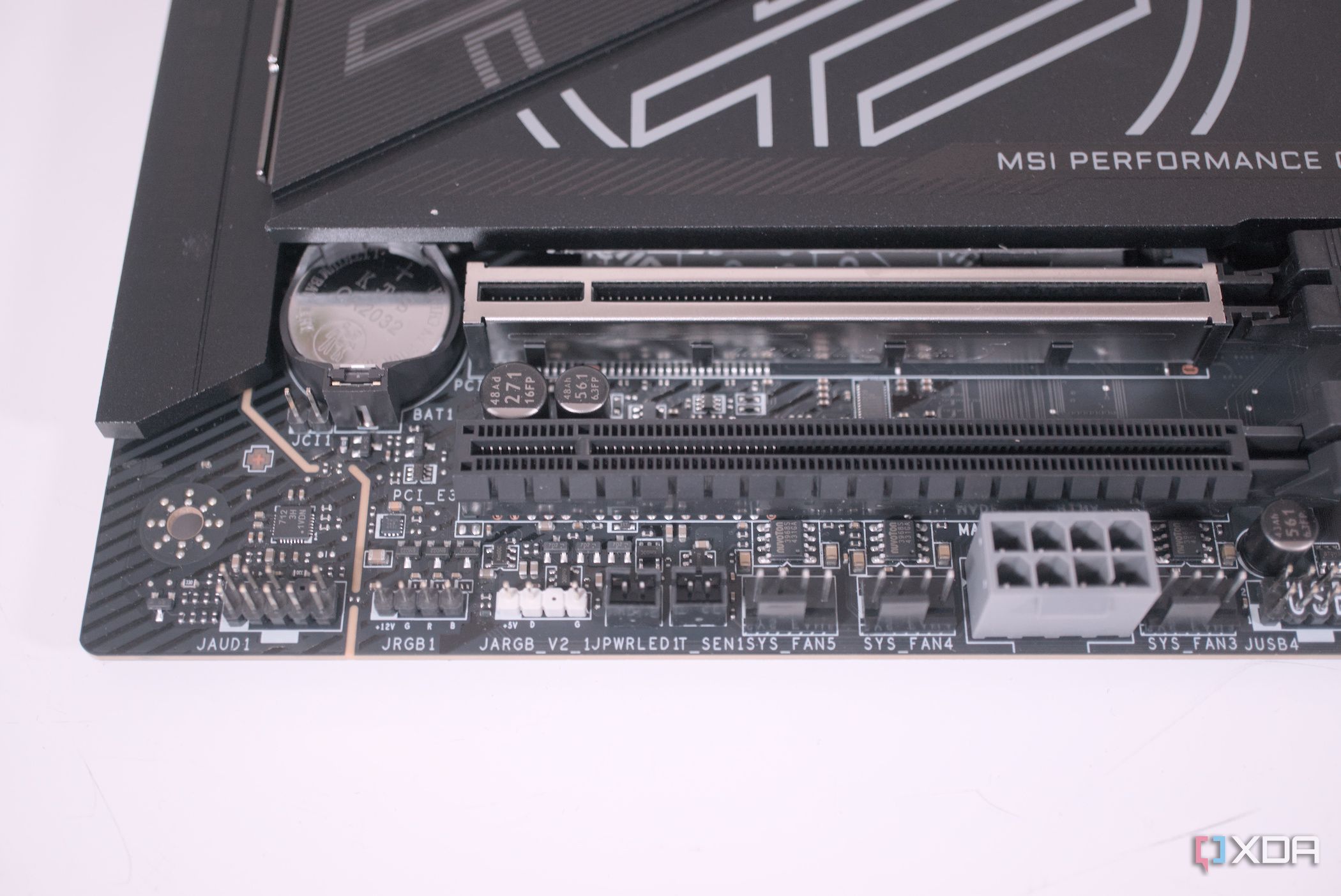 MSI MPG X870E Carbon WiFi lower headers