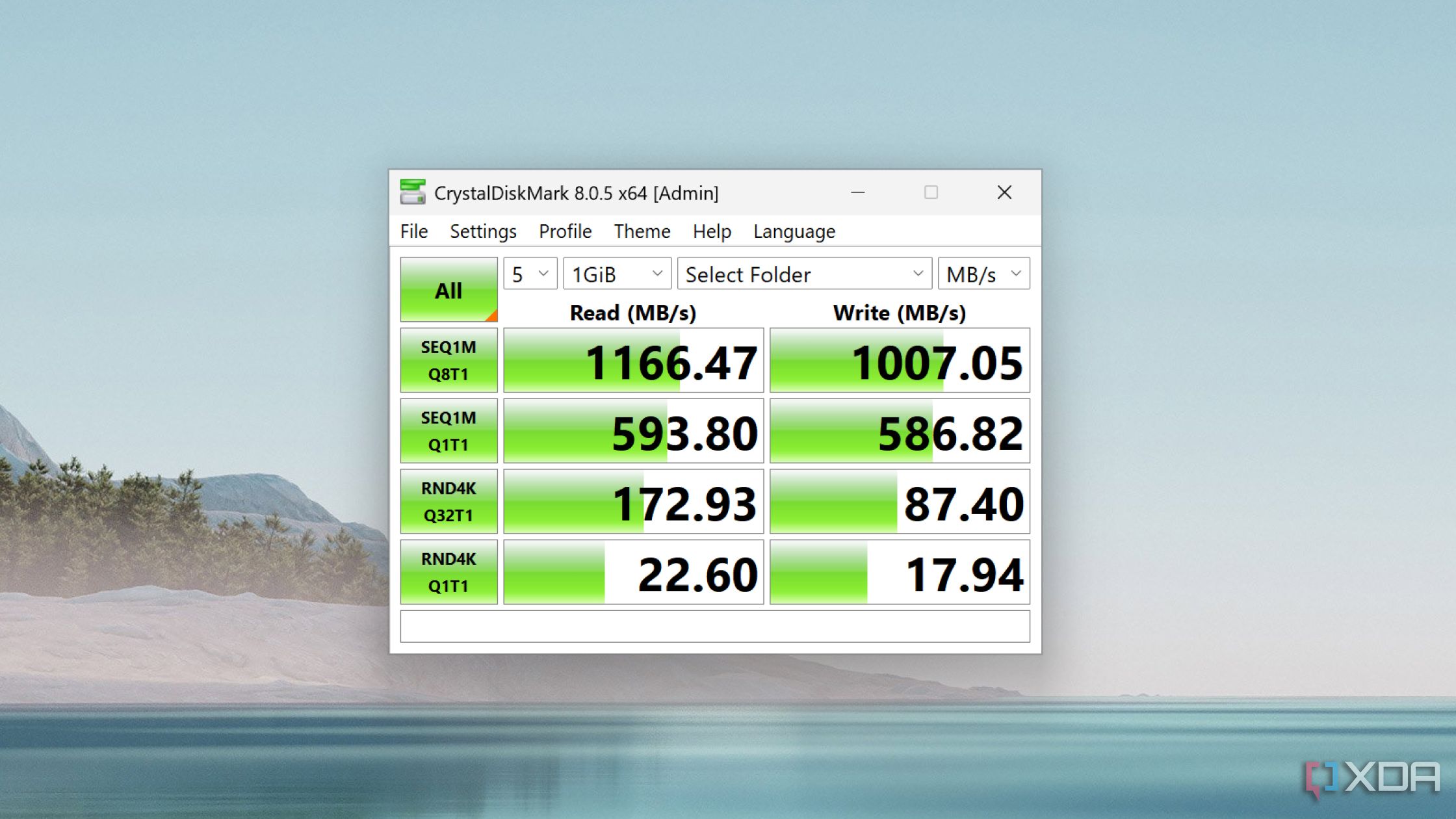 Ejecución de CrystalDiskMark en un SSD montado dentro del TerraMaster F4-424 Max