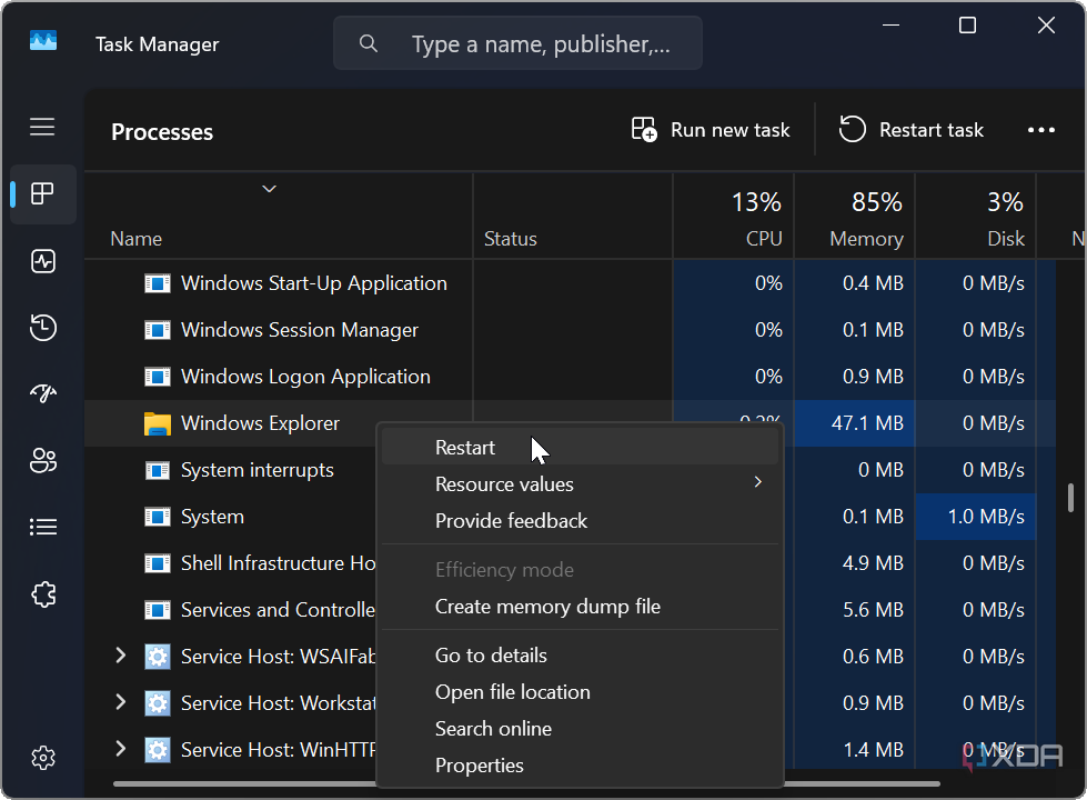 Muestra el reinicio del explorador de archivos desde el administrador de tareas en Windows 11