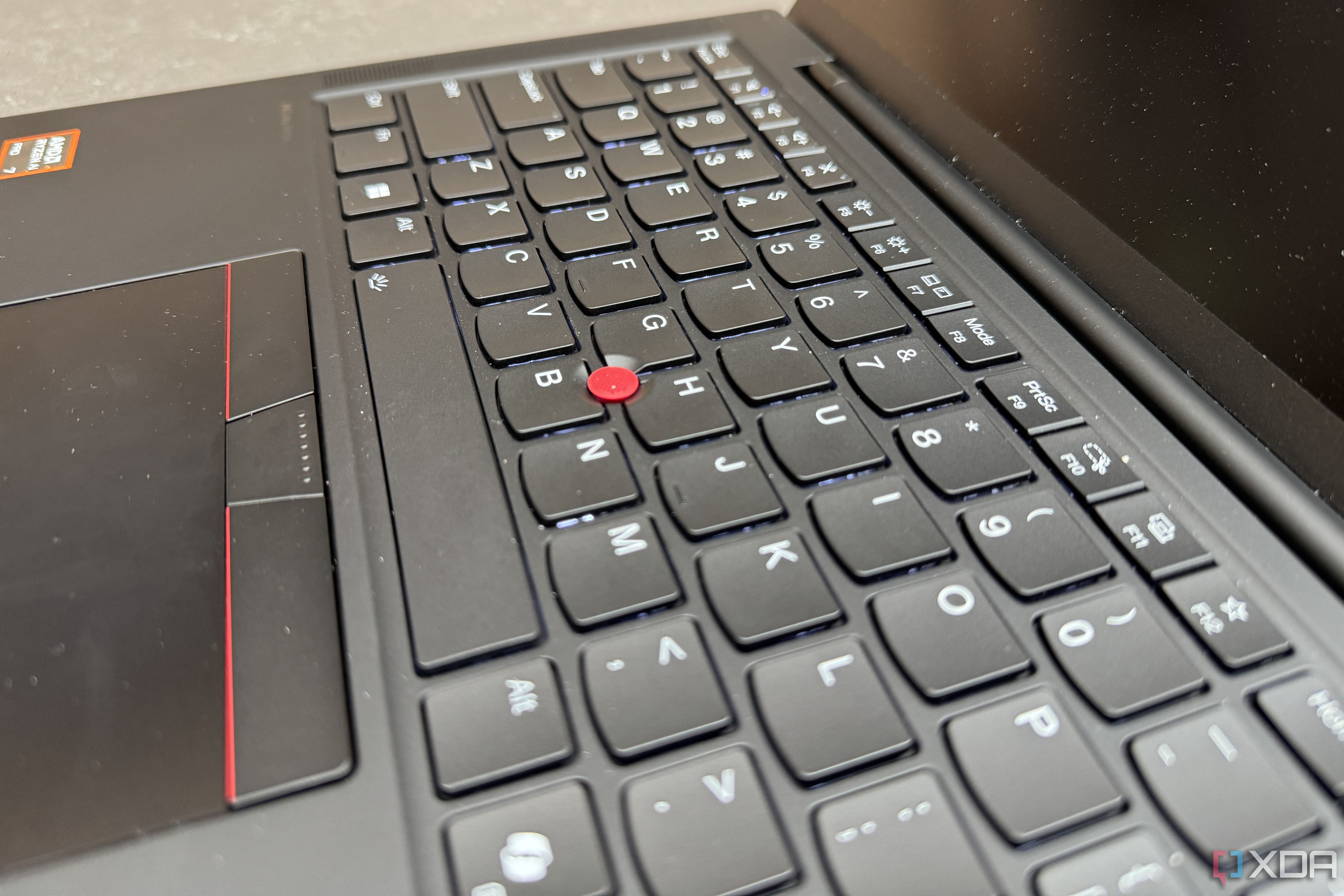 Primer plano del teclado del Lenovo ThinkPad T14s Gen 6 AMD