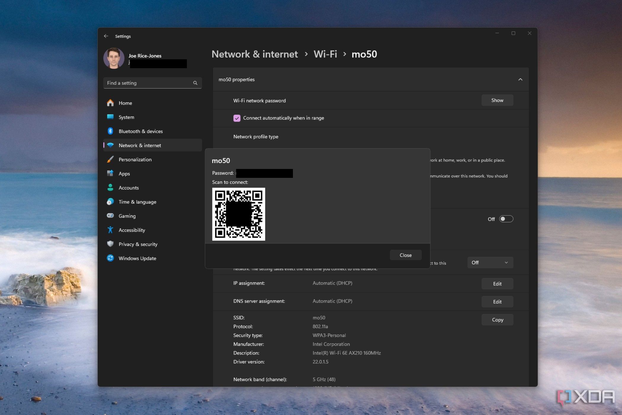 Captura de pantalla del menú de Wi-Fi de Windows 11 con el código QR para compartir la contraseña de Wi-Fi que se muestra