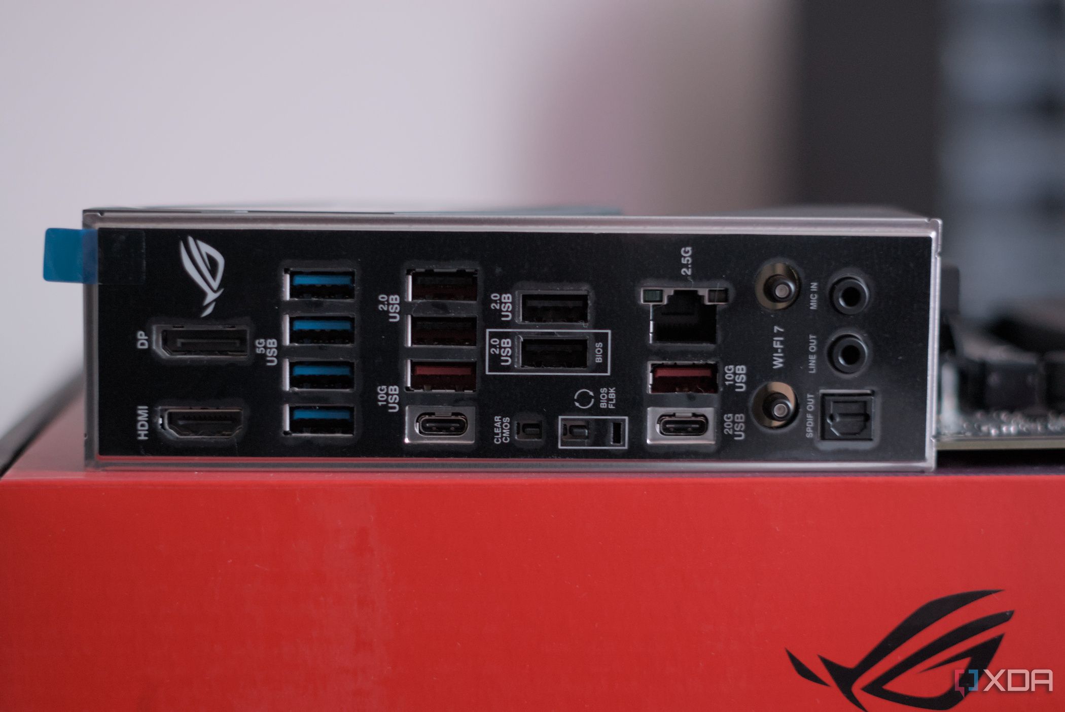 Asus ROG Strix B850-F Gaming WiFi rear I/O