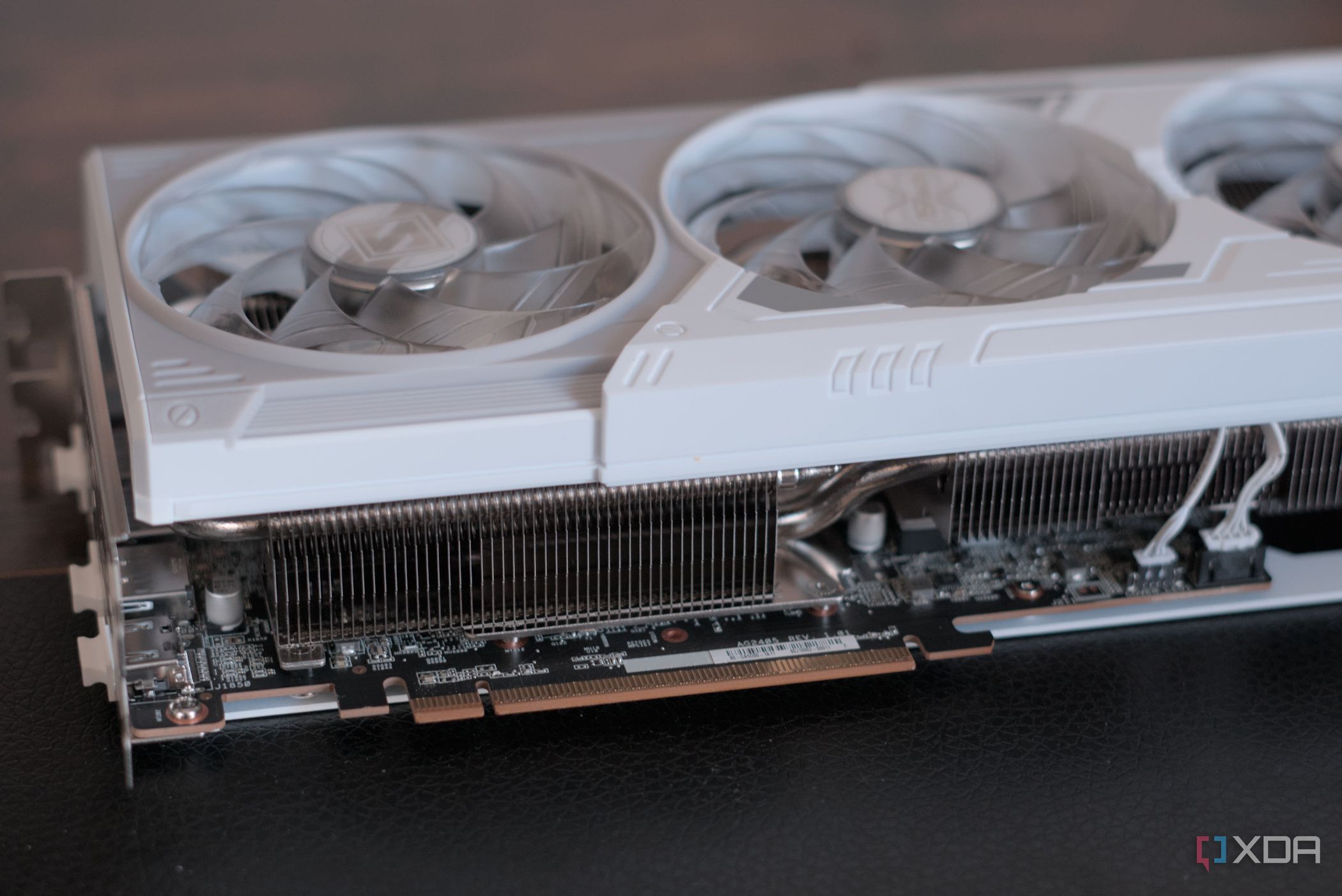 asrock-radeon-rx-9070-xt-steel-legend-an