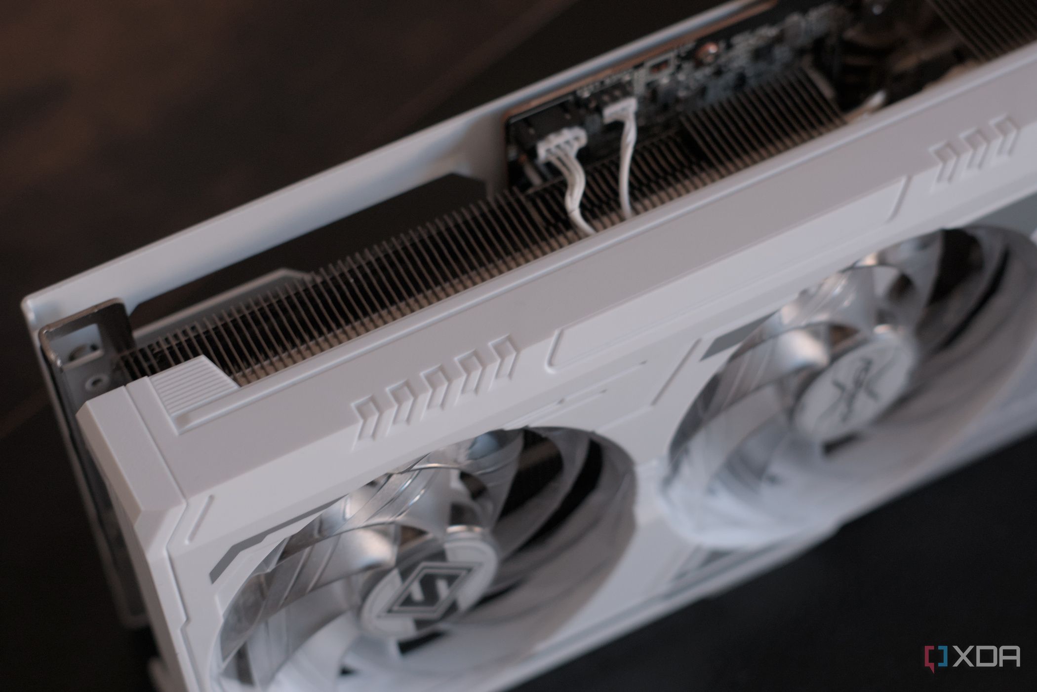 asrock-radeon-rx-9070-xt-steel-legend-an