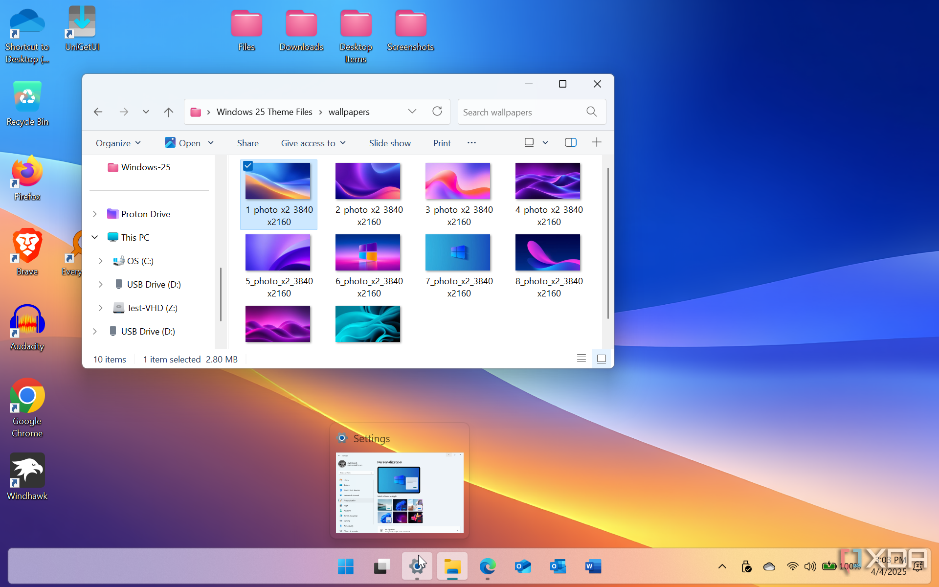 Показывает Windows 25 обоев и панели задач