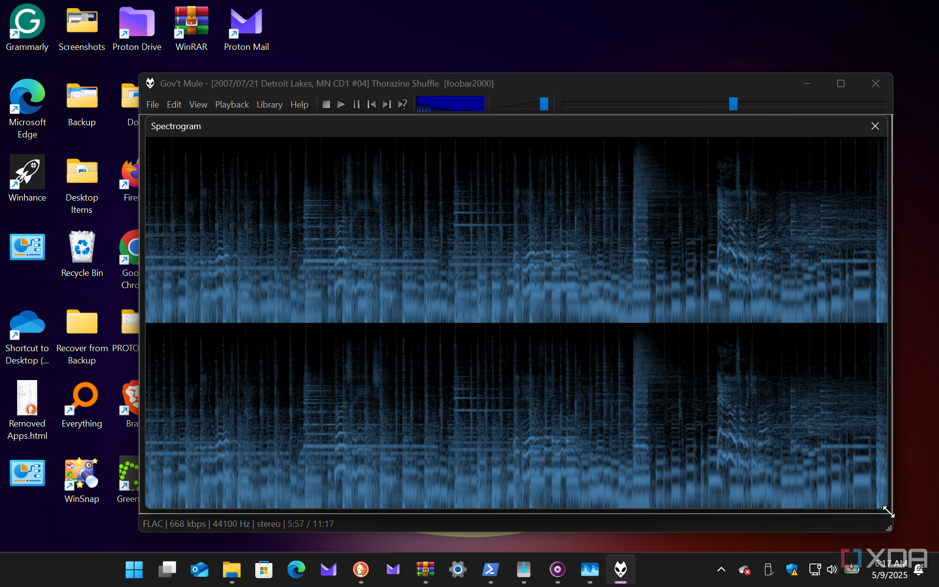 Shows foobar2000 visualization feature