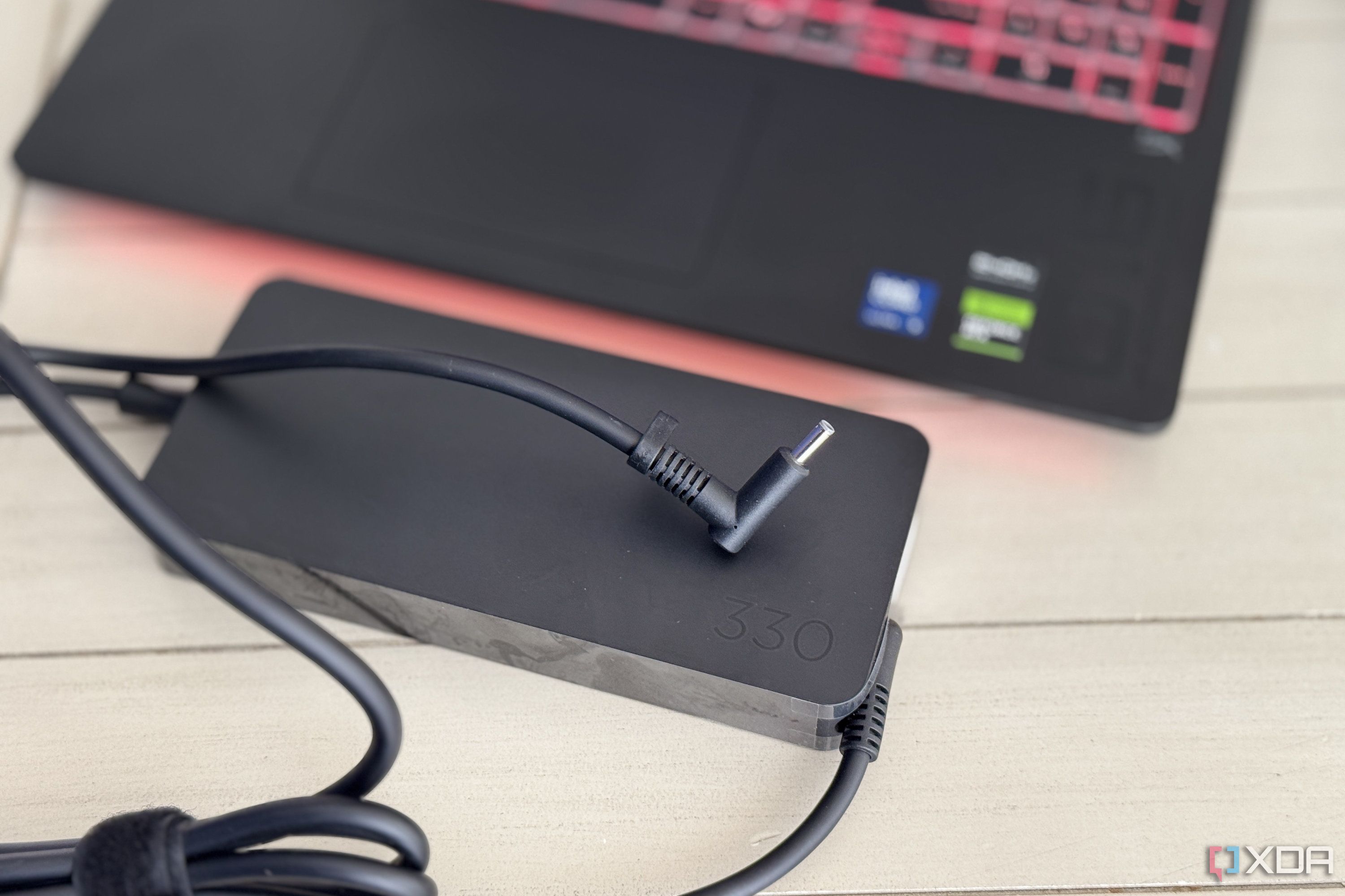 hp-omen-max-16-charger