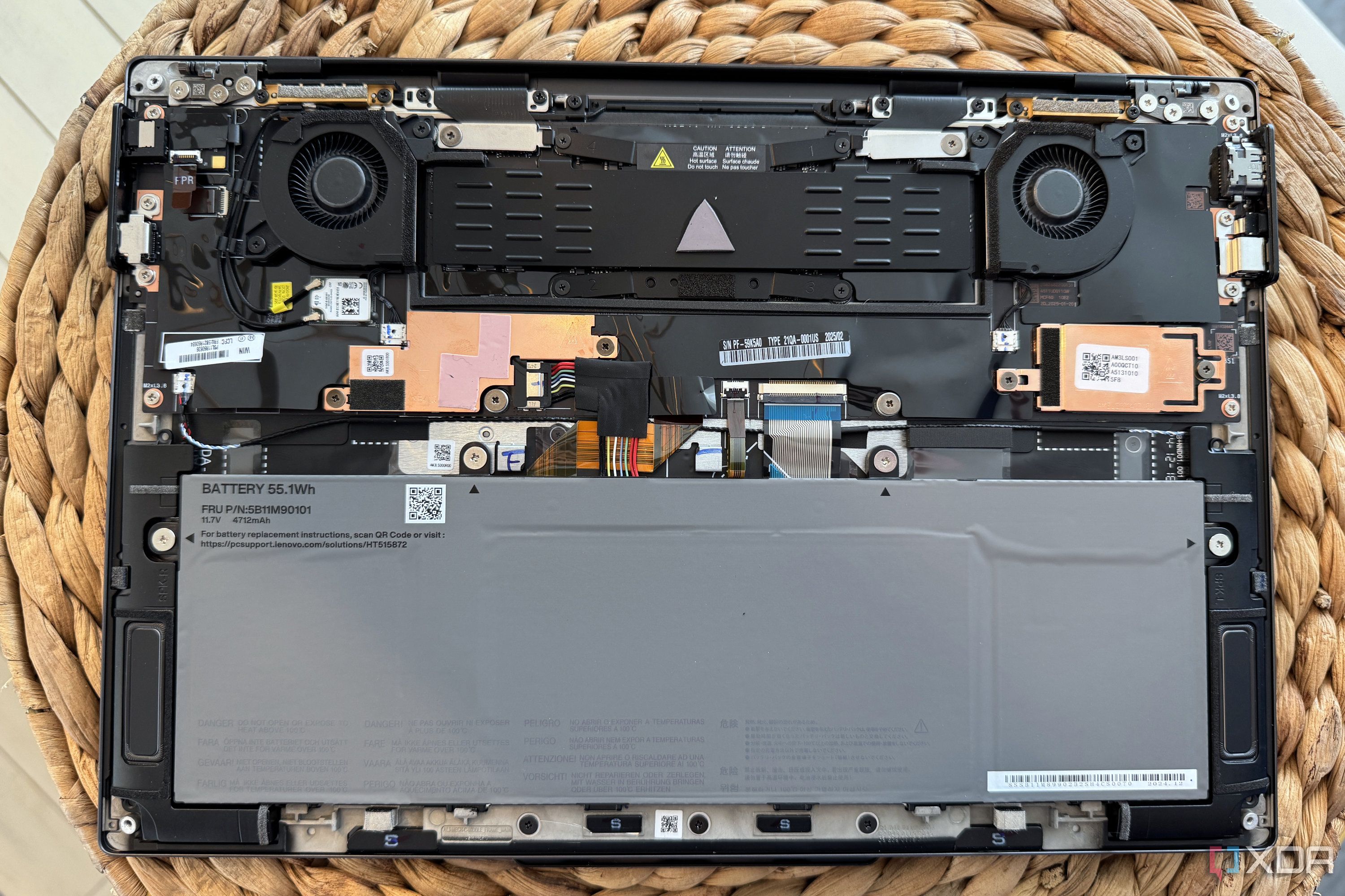 lenovo thinkpad x9 14 inch showing the internals