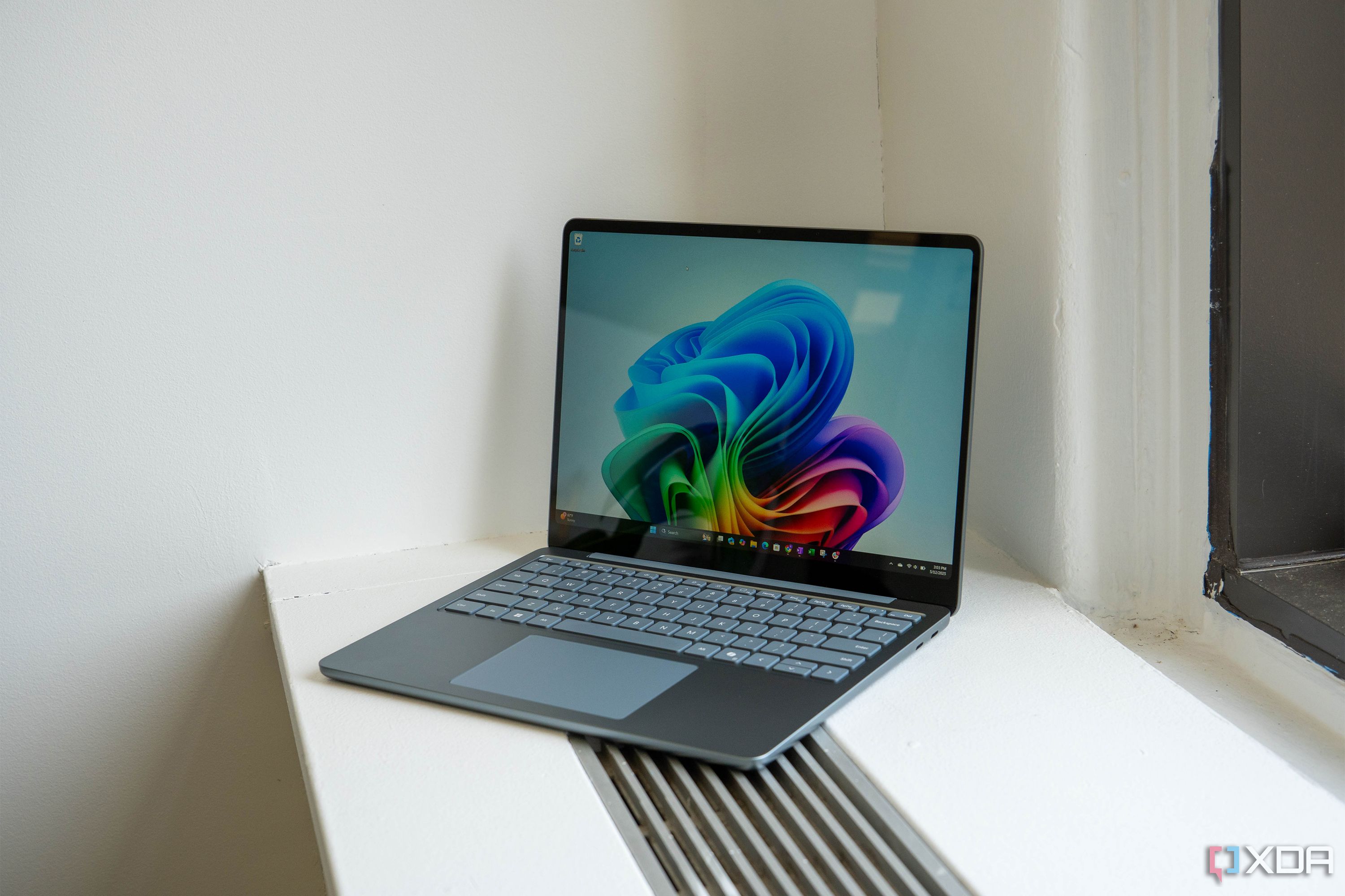 Surface Laptop 13-inch-14