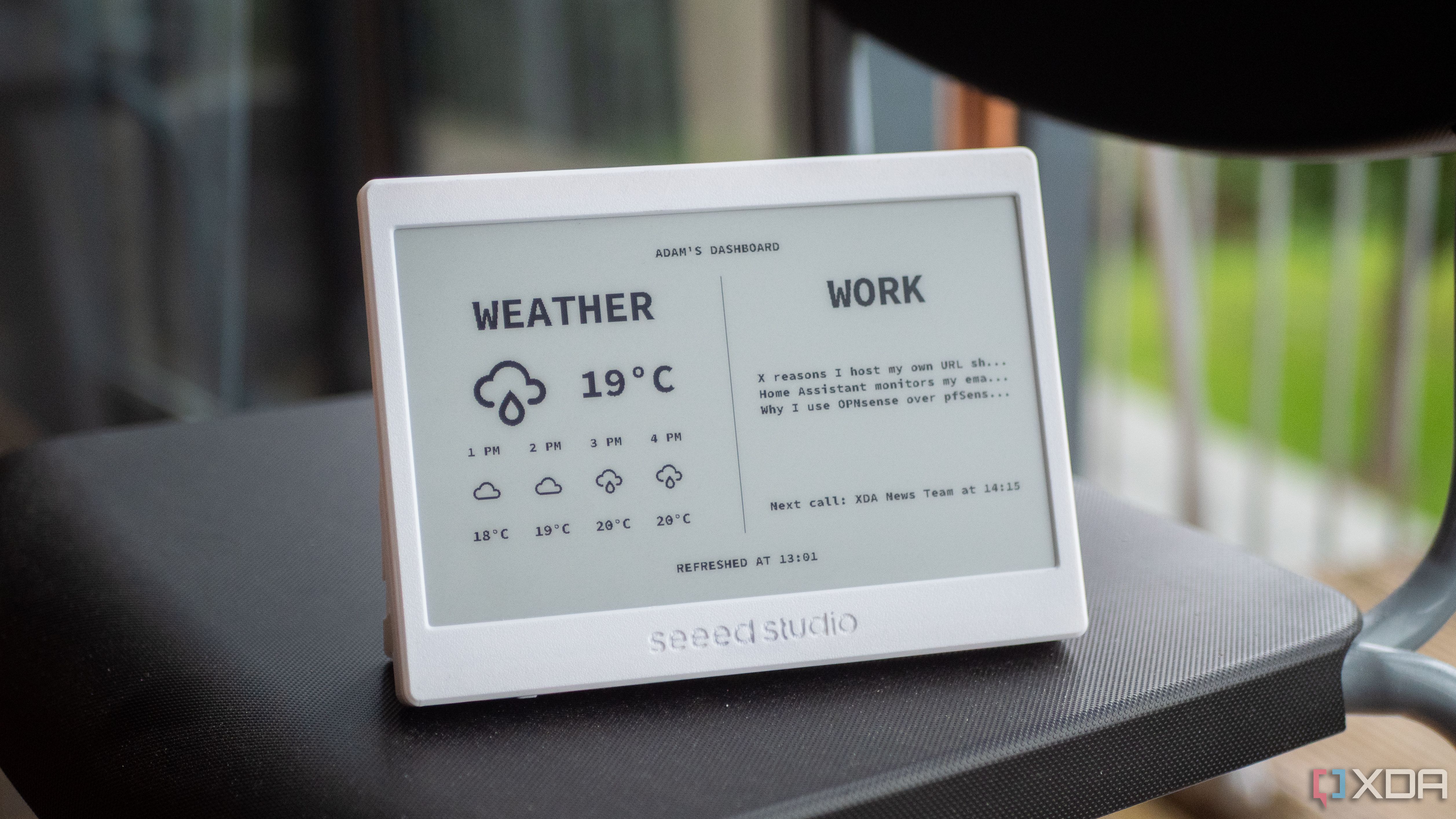 Seeed-Studios-XIAO-7.5-Inch-E-Ink-Display-Home-Assistant-1