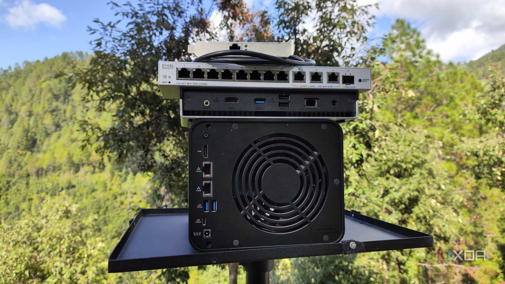 Some NAS units ⁤placed under ‌a 10GbE switch