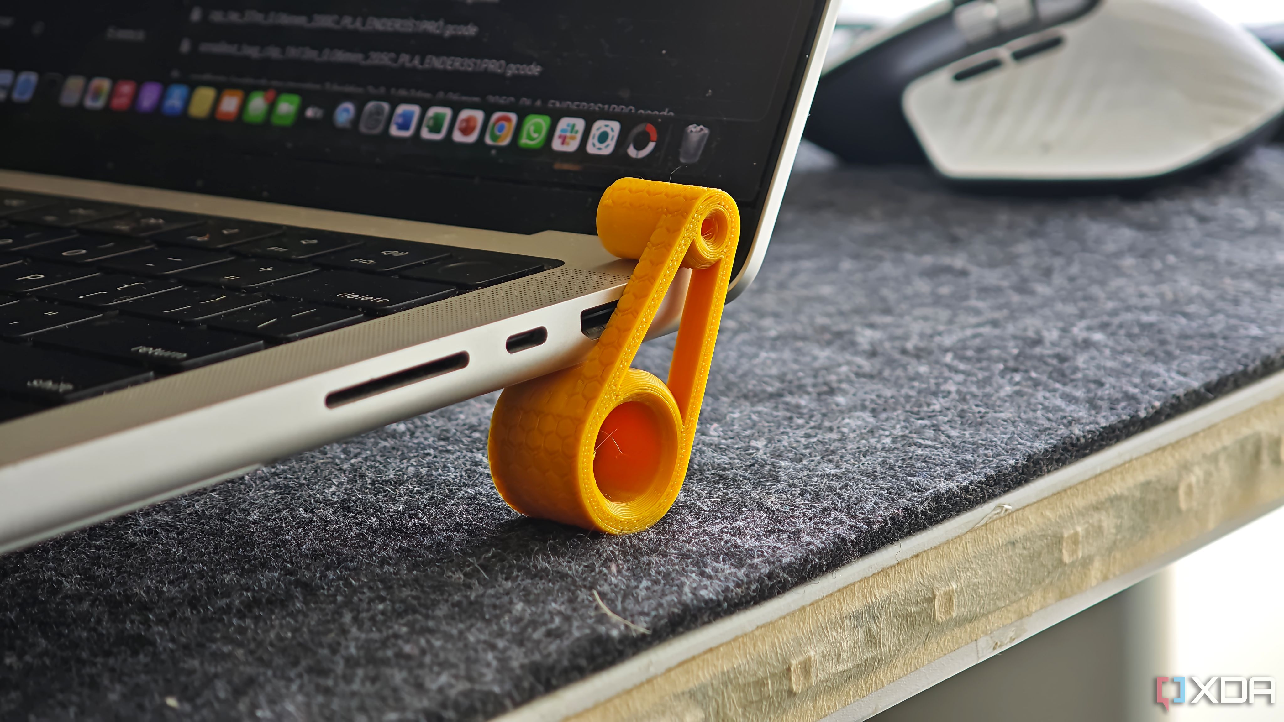 Ergonomic riser for laptop