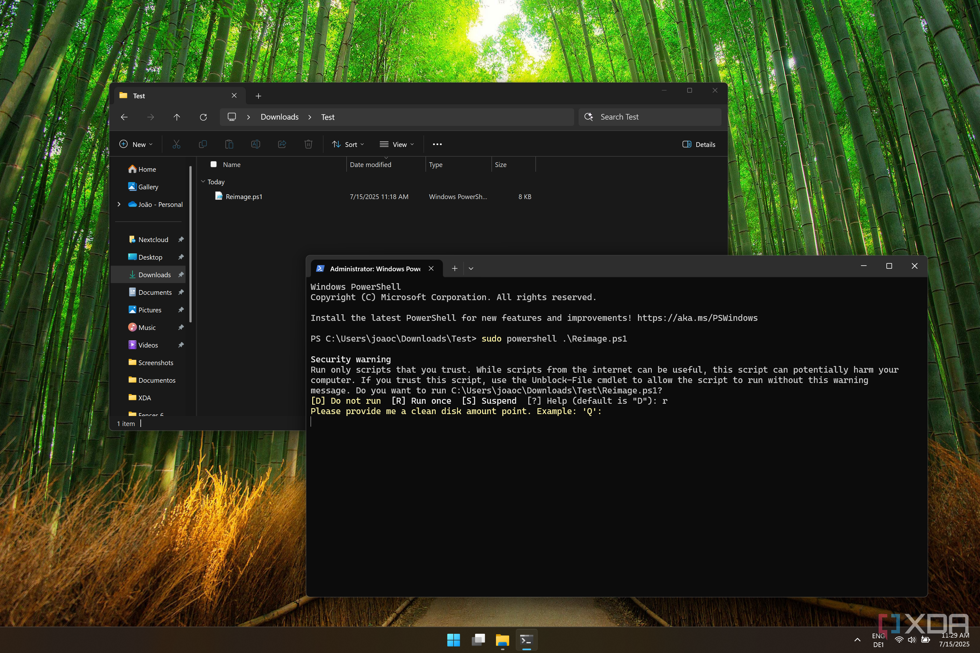 Captura de pantalla del terminal de Windows junto a una carpeta en el explorador de archivos, usando sudo para ejecutar un comando dentro de esa carpeta