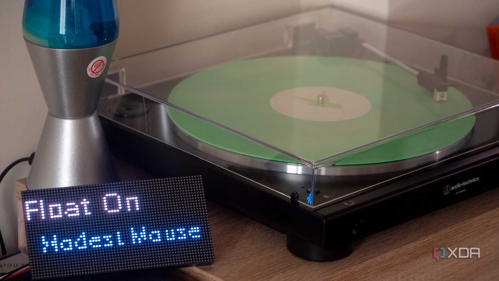 ESP32 ahora reproduciendo pantalla de reproducción de discos con una pantalla de matriz RGB Waveshare