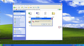 A Briefcase folder, open in Windows Explorer on Windows XP, warning the user about splitting a Briefcase file's link with the original will prevent the original from being updated in the future.